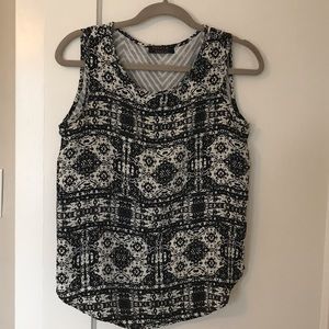 Black and white patterned top. Size Small.